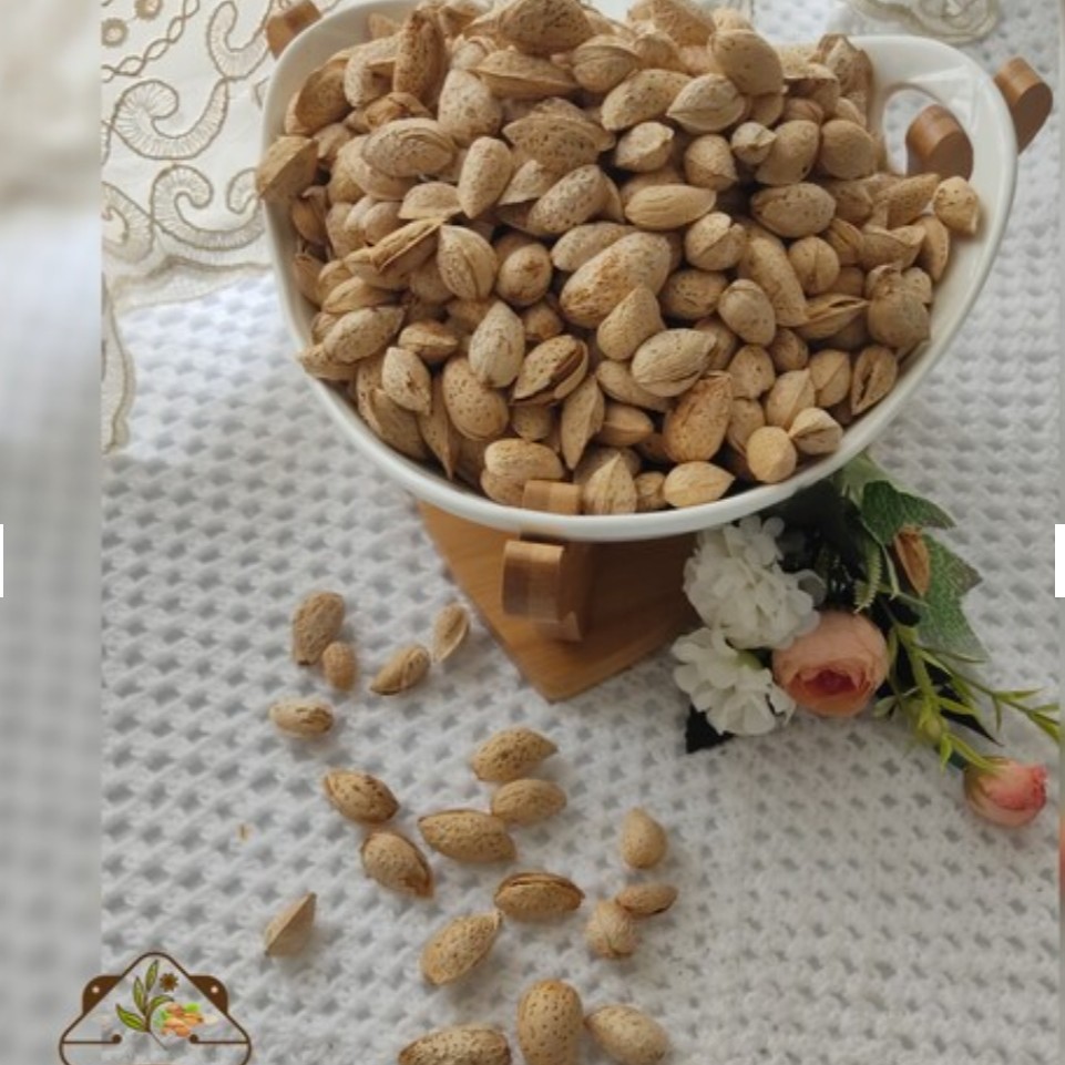 بادام درختی پوست کاغذی محب دارای هسته های اکثرا دوقلو، اندازه متوسط و کوچک ، باکیفیت