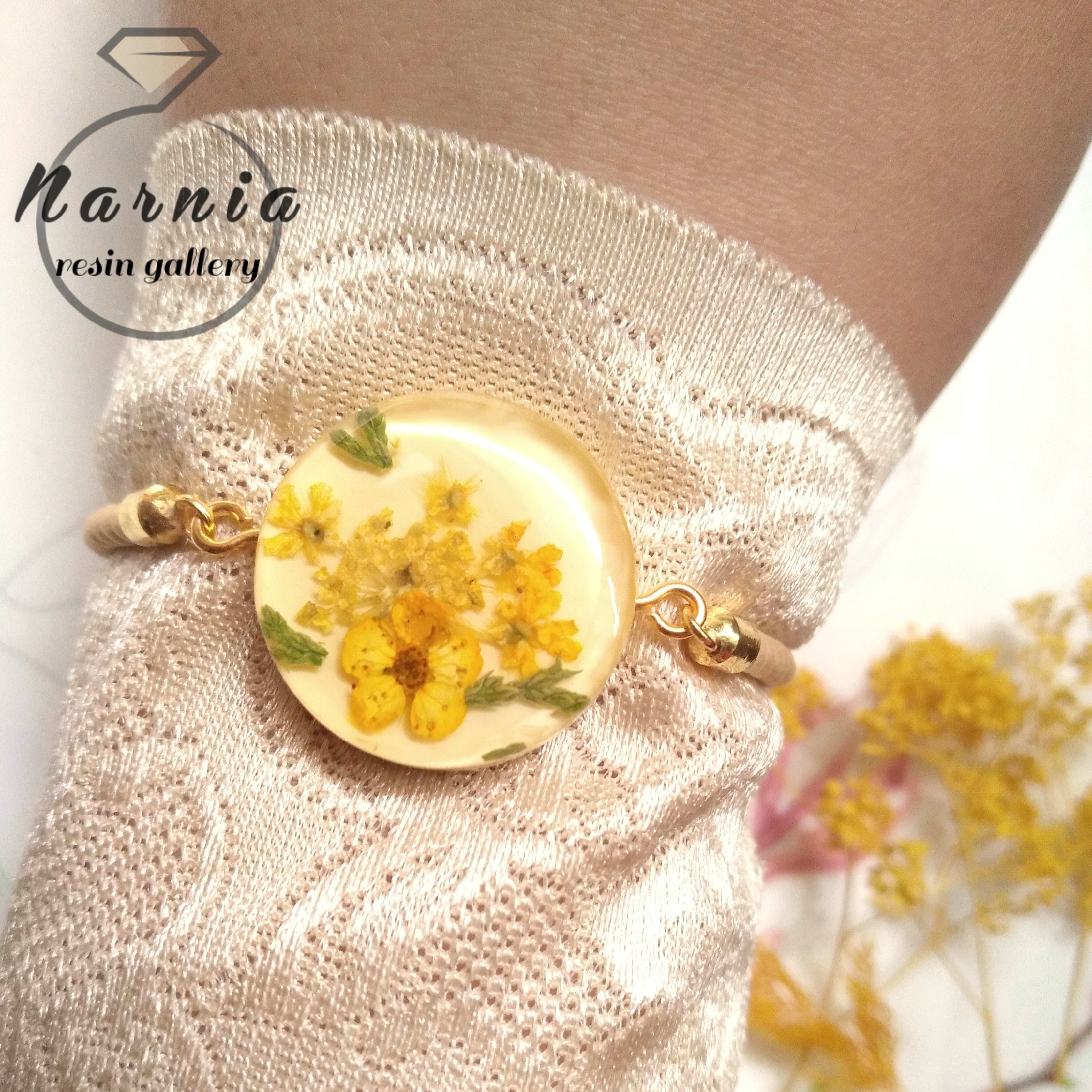 دستبند رزینی گل اسپیره