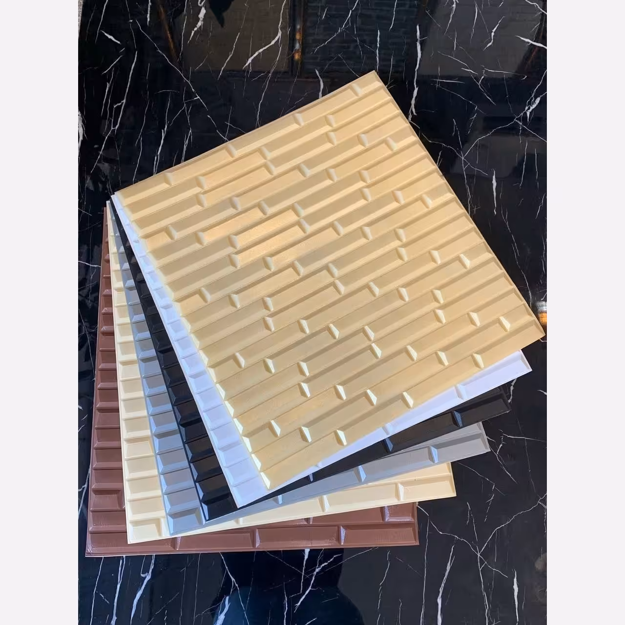 دیوارپوش فومی پشت چسبدار شمش ( آجر مشبک) سایز 70در77 cm ضخامت 8میل (پس کرایه)