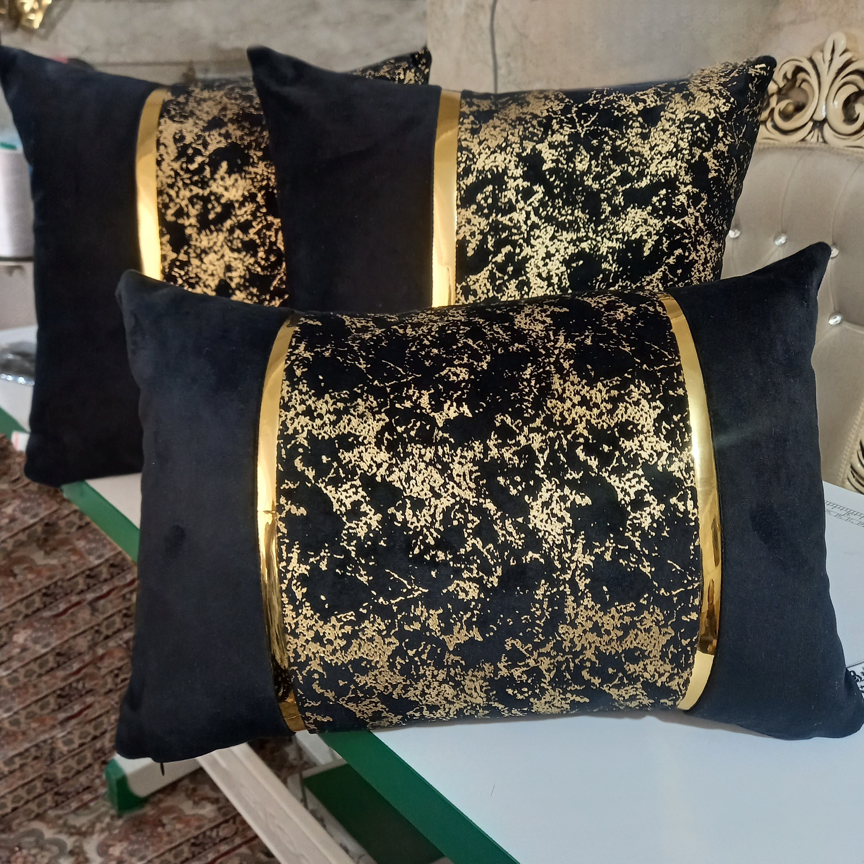 کاور کوسن مشکی طلا کوب (پس کرایه)