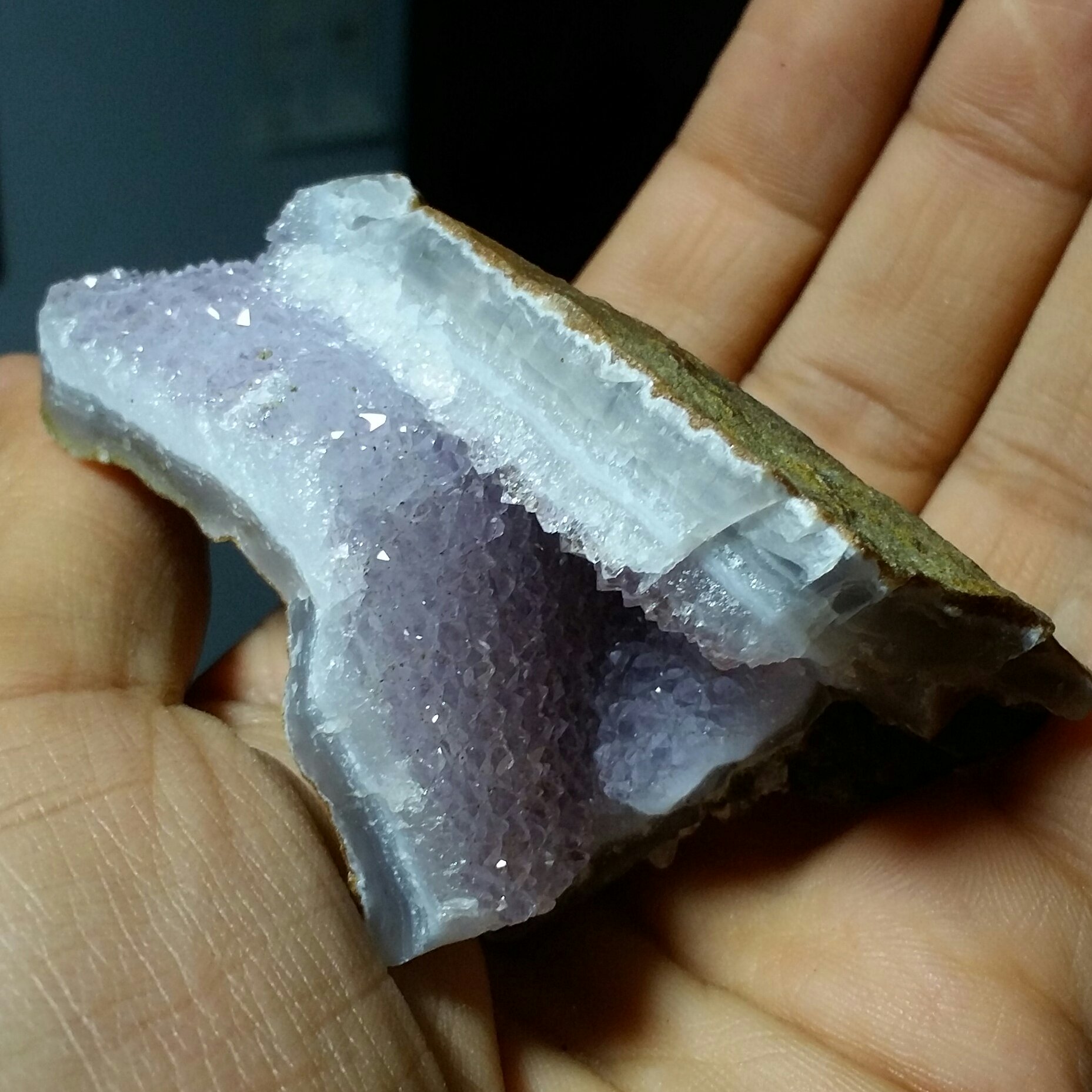 سنگ راف آمتیس بلور شکری پر رنگ بسیار زیبا دیدنی کاملا طبیعی شاهکار خلقت خااااص و بی نظیر
کد 7939