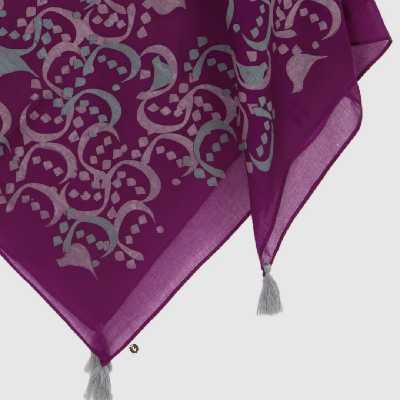 دستمال سر و گردن گدار مدل چیدمان حروف نون