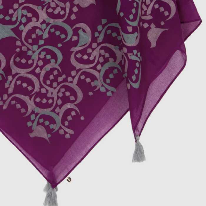 دستمال سر و گردن گدار مدل چیدمان حروف نون