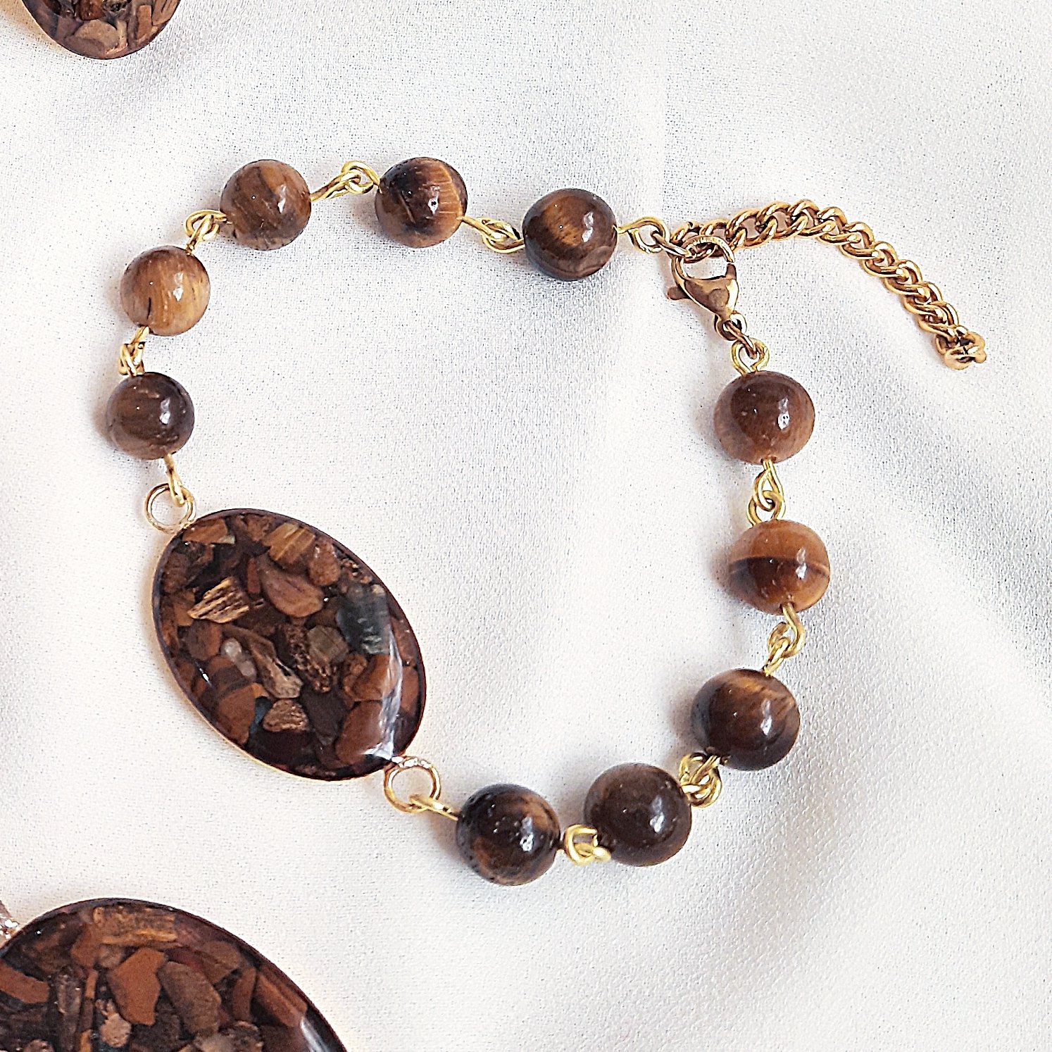 دستبند سنگ چشم ببر اصل زنجیر و قفل استیل آبکاری طلا بلند بدلیجات زیورآلات دستساز