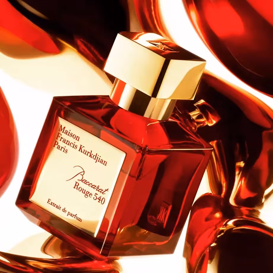 عطر گرمی باکارات رژ  با ماندگاری بالا