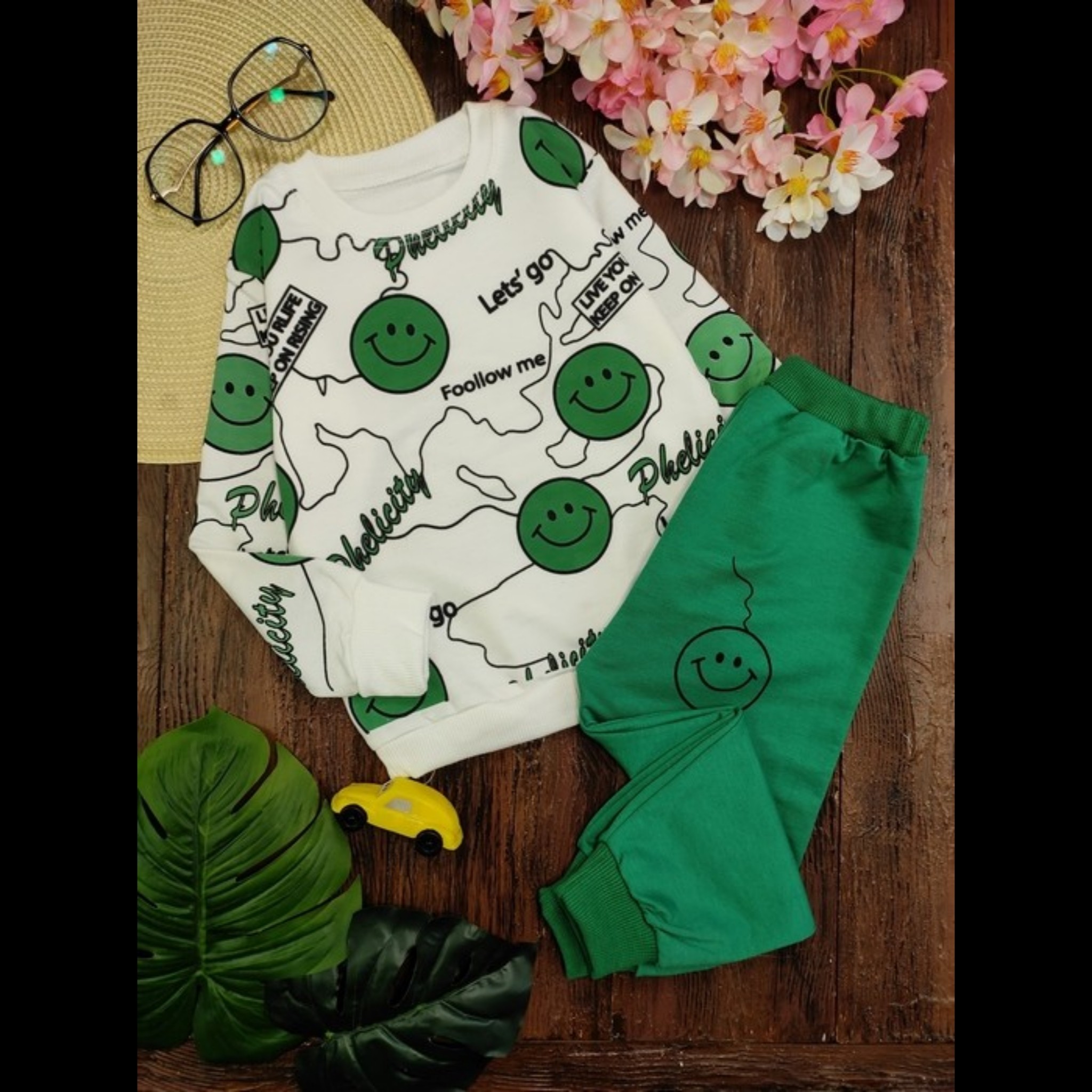 (بلوز شلوار پسرانه ایموجی سبز)