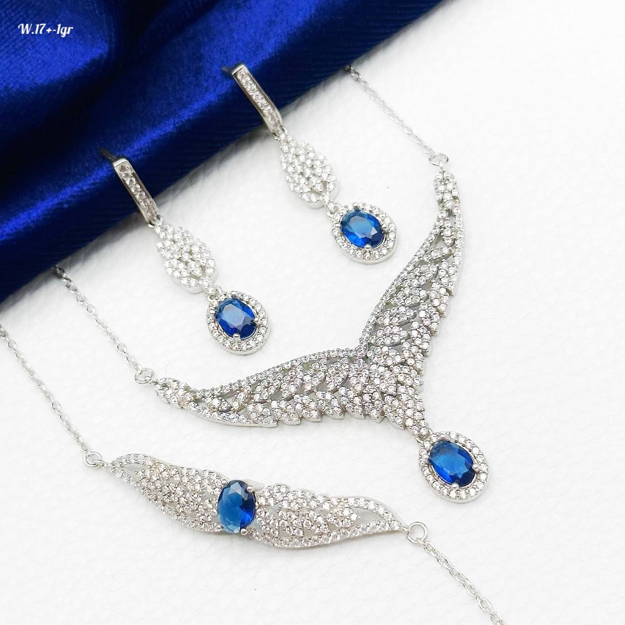 سرویس   نقره
کاری شیک و مجلسی
،ابکاری طلای سفید 
 کپی طلا مو نمیزنه
بهترین برای نو عروسان .ارسال رایگان و فاکتور معتبر