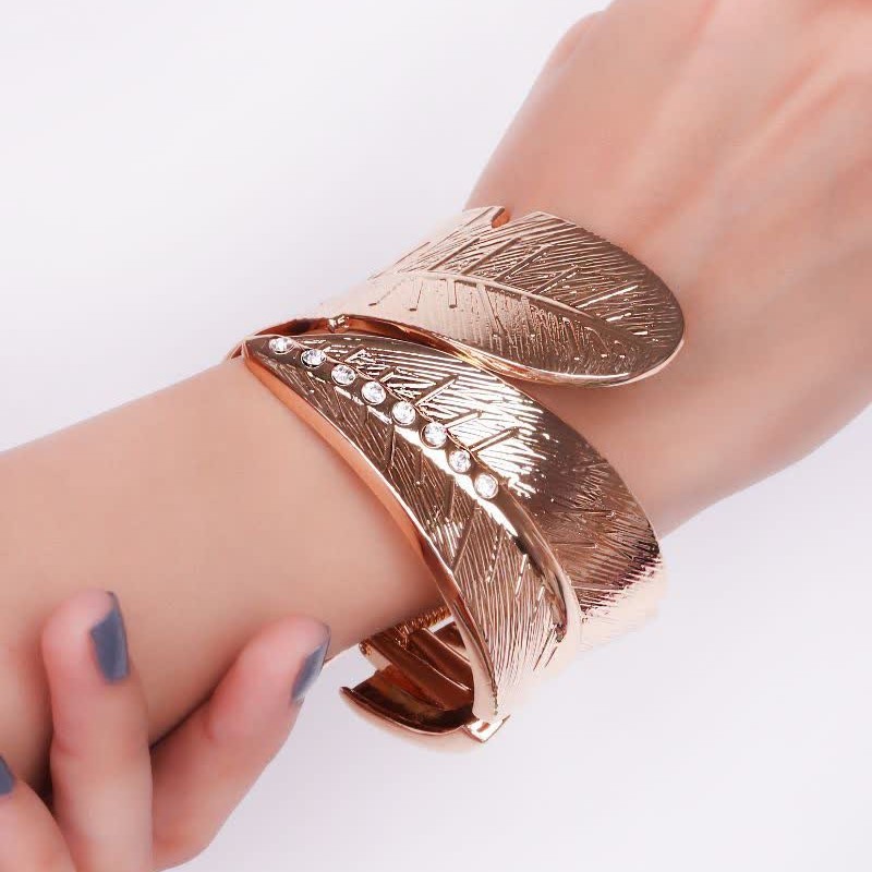 النگو دستبندی طرح برگ برند معروفYSX  رنگ ثابت و ضد حساسیت