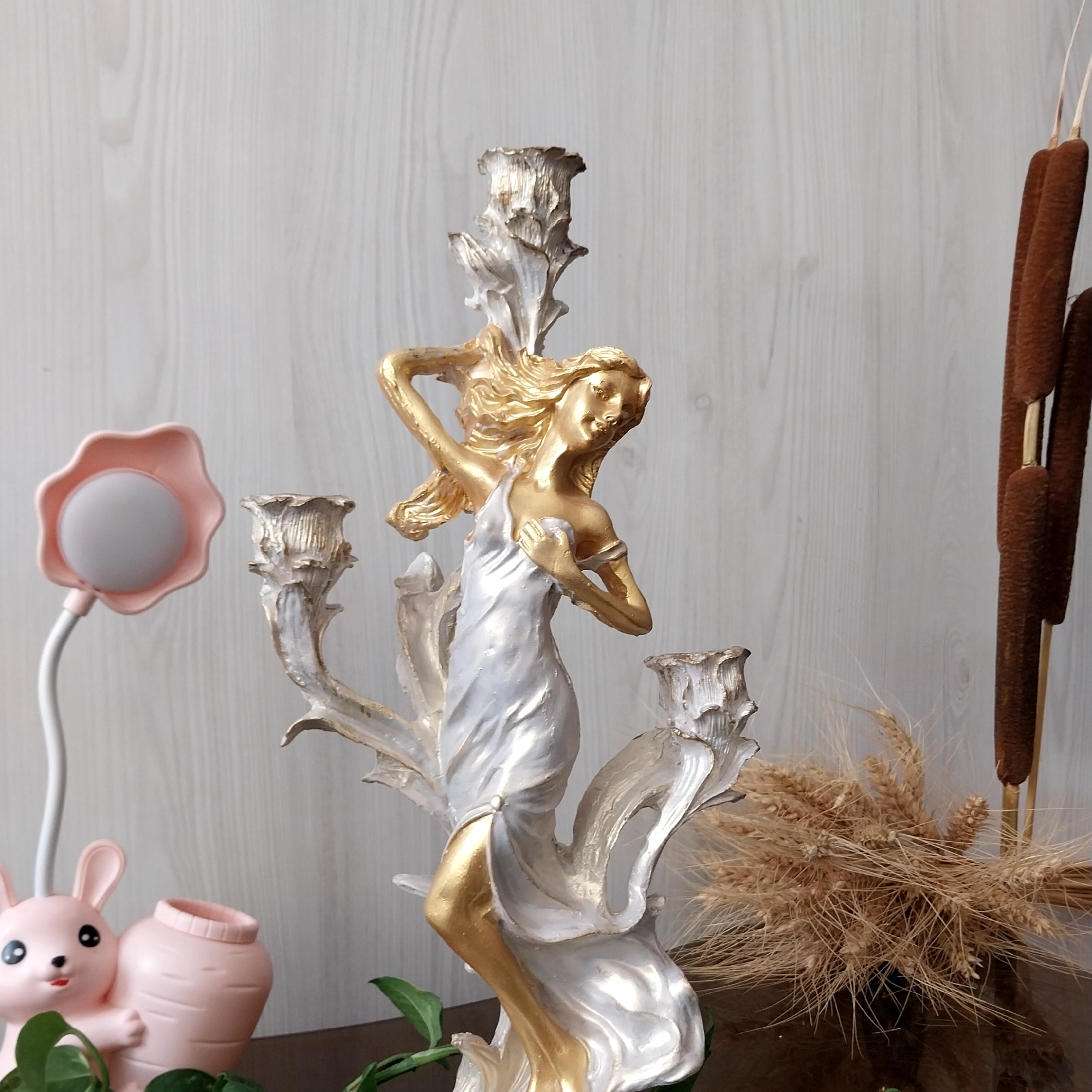 مجسمه پتینه دکوری شمعدان فرشته رومیزی جنس پلی استر رنگ صدفی طلایی