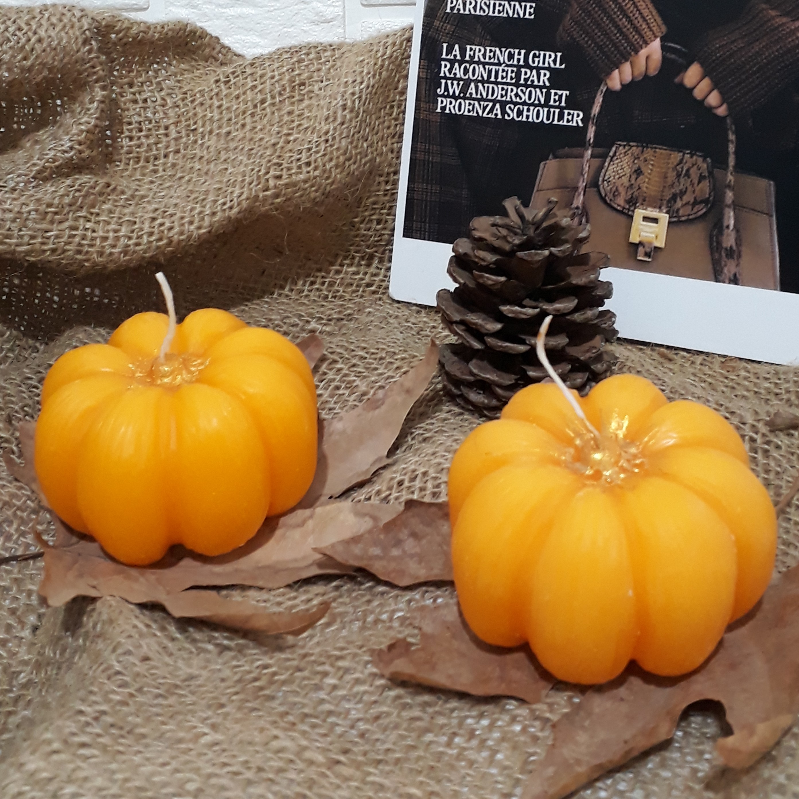 شمع یلدایی و پاییزی و زمستانی  رنگه به دلخواه مشتری  طول و اندازها مختلف  در بسته بندی یلدایی و پاییزی و ولنتاین 