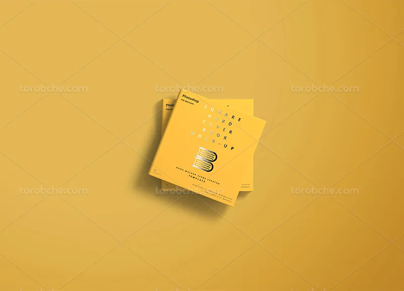 موکاپ کتاب مربع از زاویه بالا | گرافیک با طعم تربچه