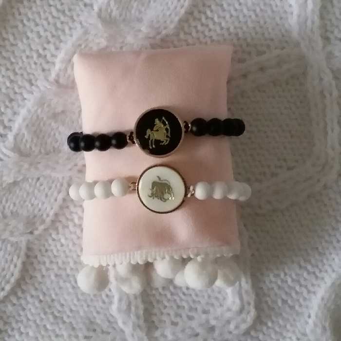 دستبند مدل ماه تولد اردیبهشت و آذر F30 مجموعه 2 عددی