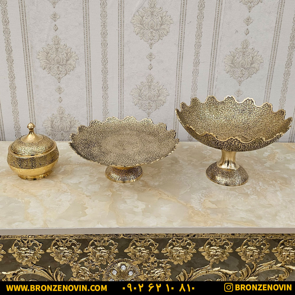 ظروف برنجی هندی طرح طاووس 3 تکه کد 3915 شامل میوه خوری برنجی و شیرینی خوری و شکلات خوری برنجی