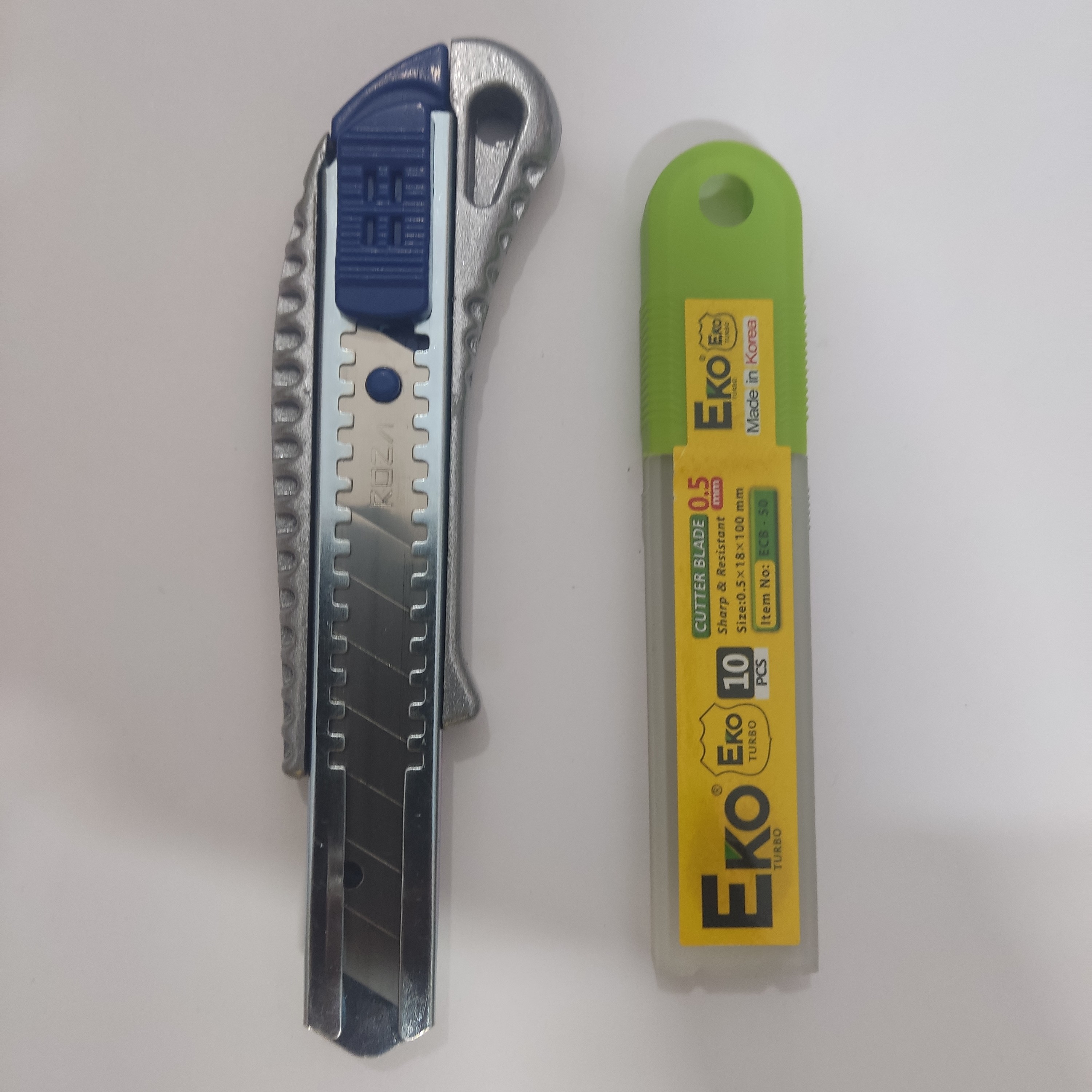 کاتر سربی به همراه 10عدد تیغ کره ای اکو محصول فروشگاه وهاب