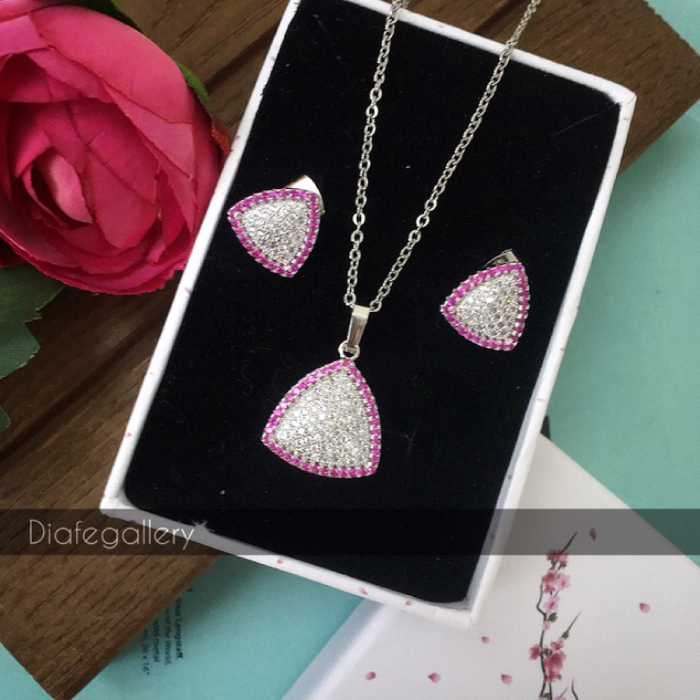 نیم ست سرویس طرح طلا  رنگ نقره ای جنس استیل رنگ ثابت 