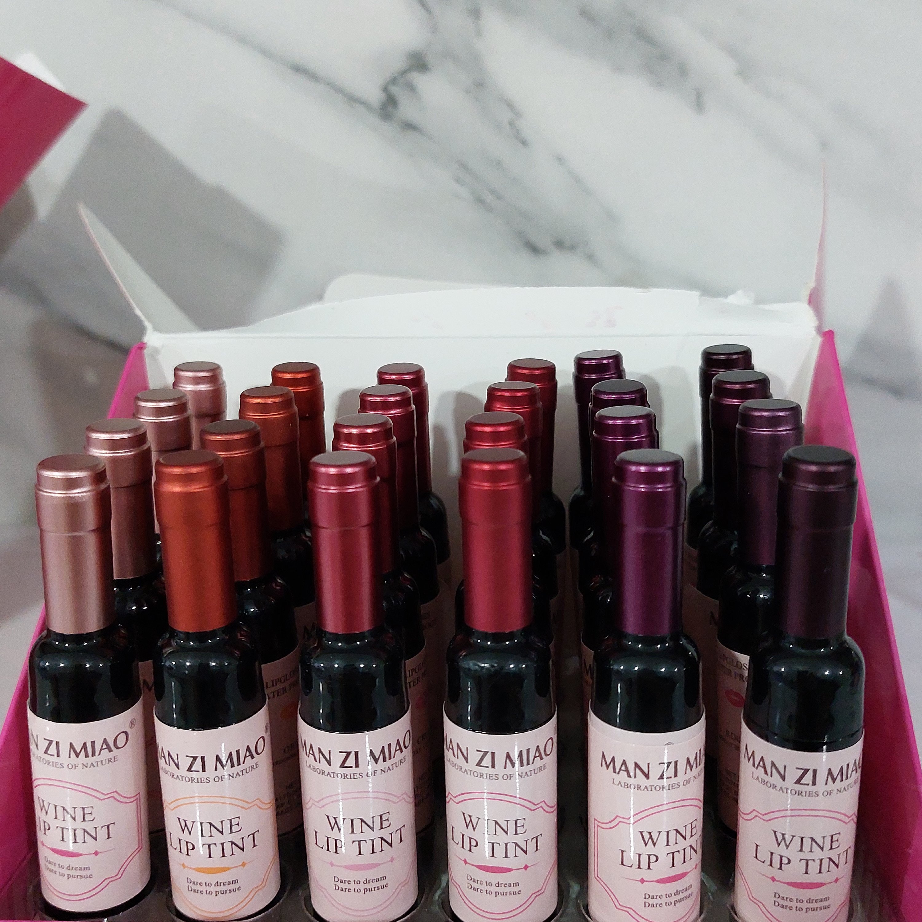 تینت لب‌ خوشگل وخوشرنگ، با ماندگاری عالی