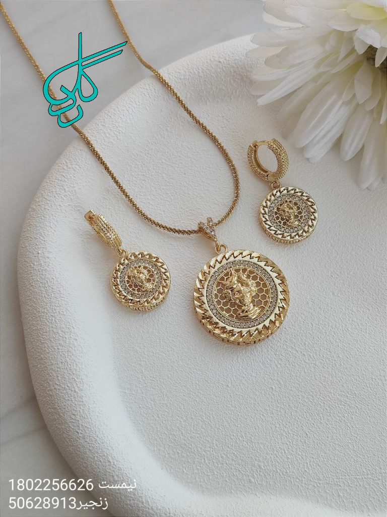 خرید نیم ست سیاه قلم ورساچ رنگ ثابت ضد حساسیت کیفیت عالی همراه با زنجیر کد 1715125 - ردگل