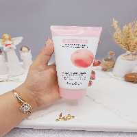 فوم شستشو صورت با عصاره هلو سادور SADOER کد SD57263