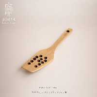 کفگیر چوبی سوراخدار