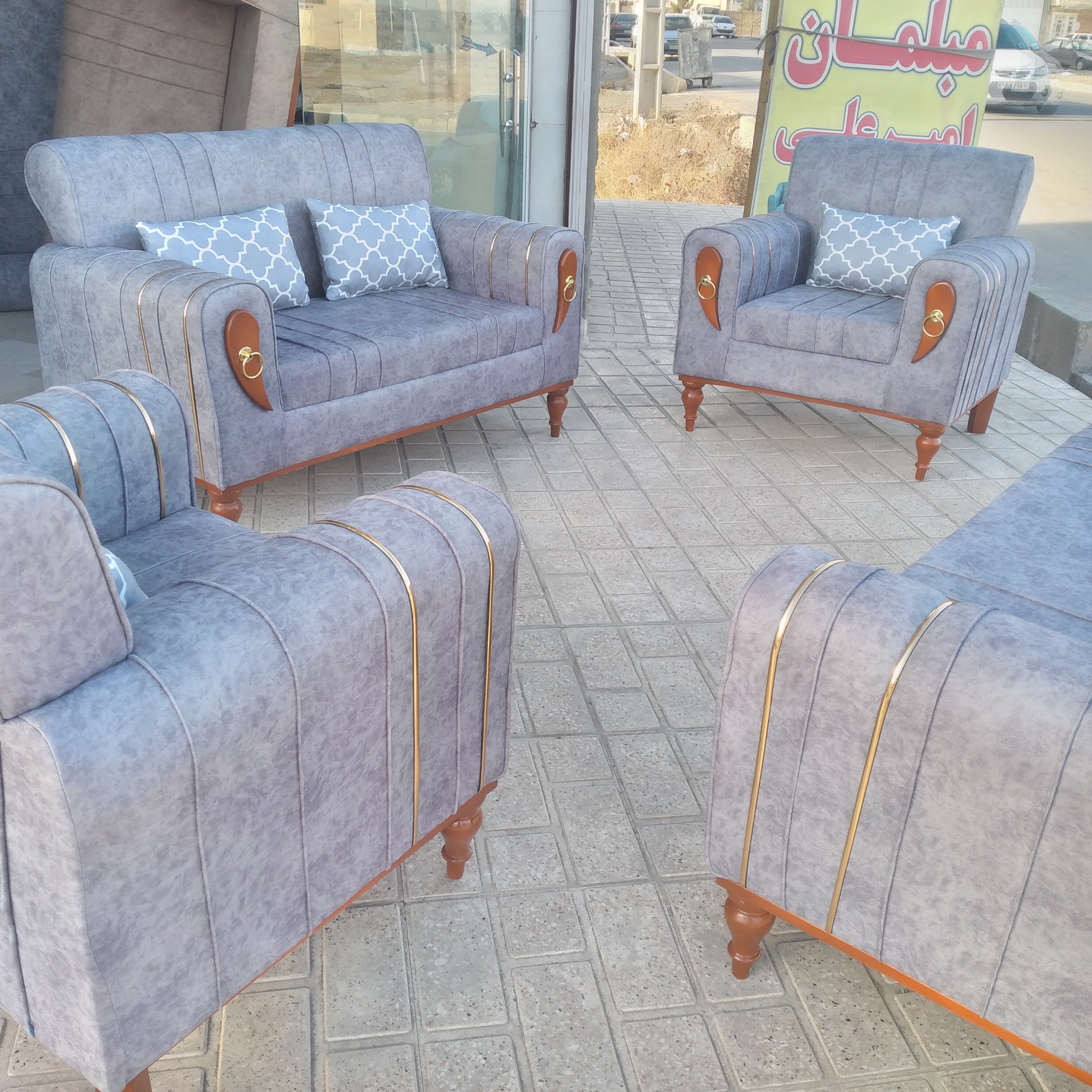 مبل اسکارلت رودی هزینه ارسال بعهده مشتری میباشد