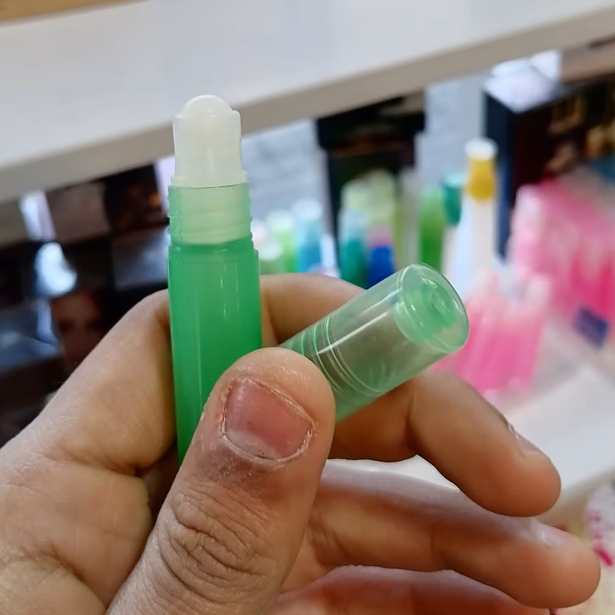عطر لاگوست سبز خالص غلتکی 