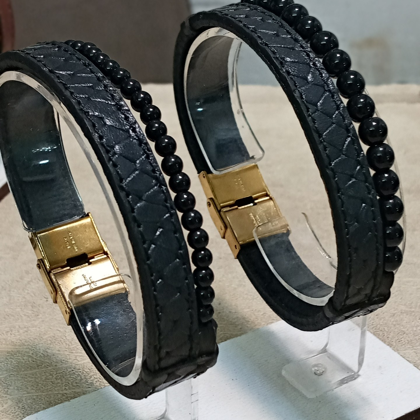 دستبند سنگ و چرم فانتزی