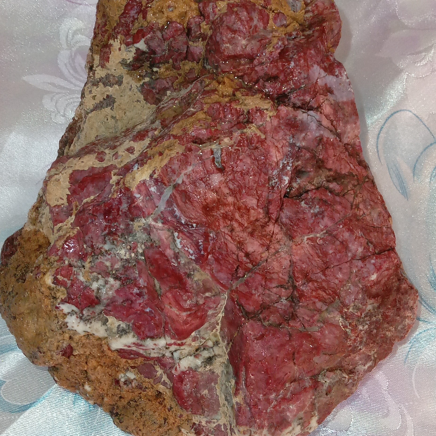 عقیق صورتی عظیم الجثه 