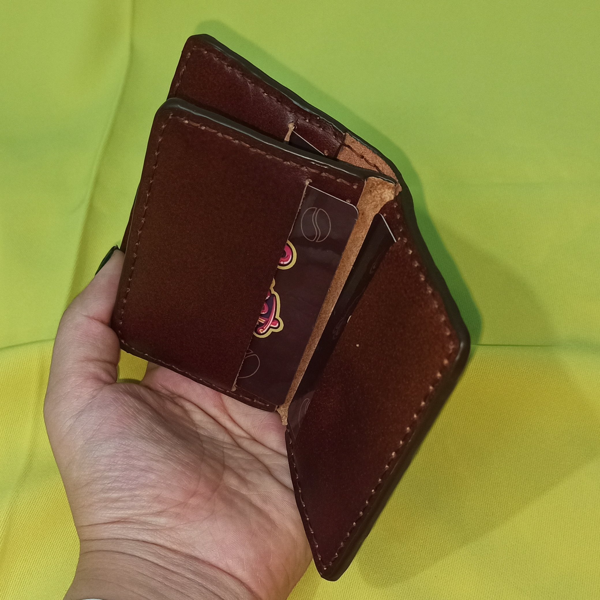 جاکارتی چرم دست دوز سه لت مناسب برای حداقل شش کارت