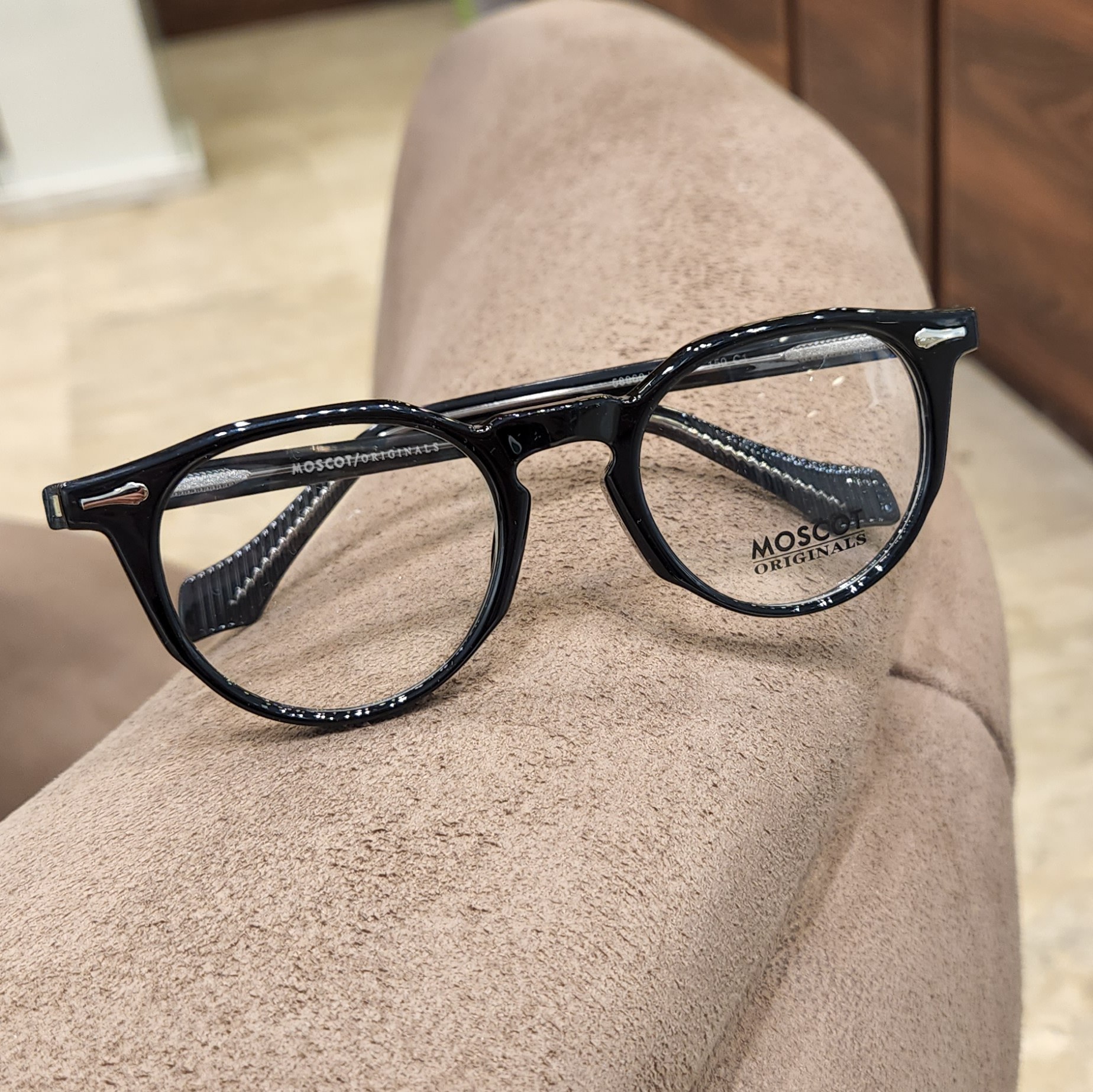 عینک طبی گرد کائوچو 