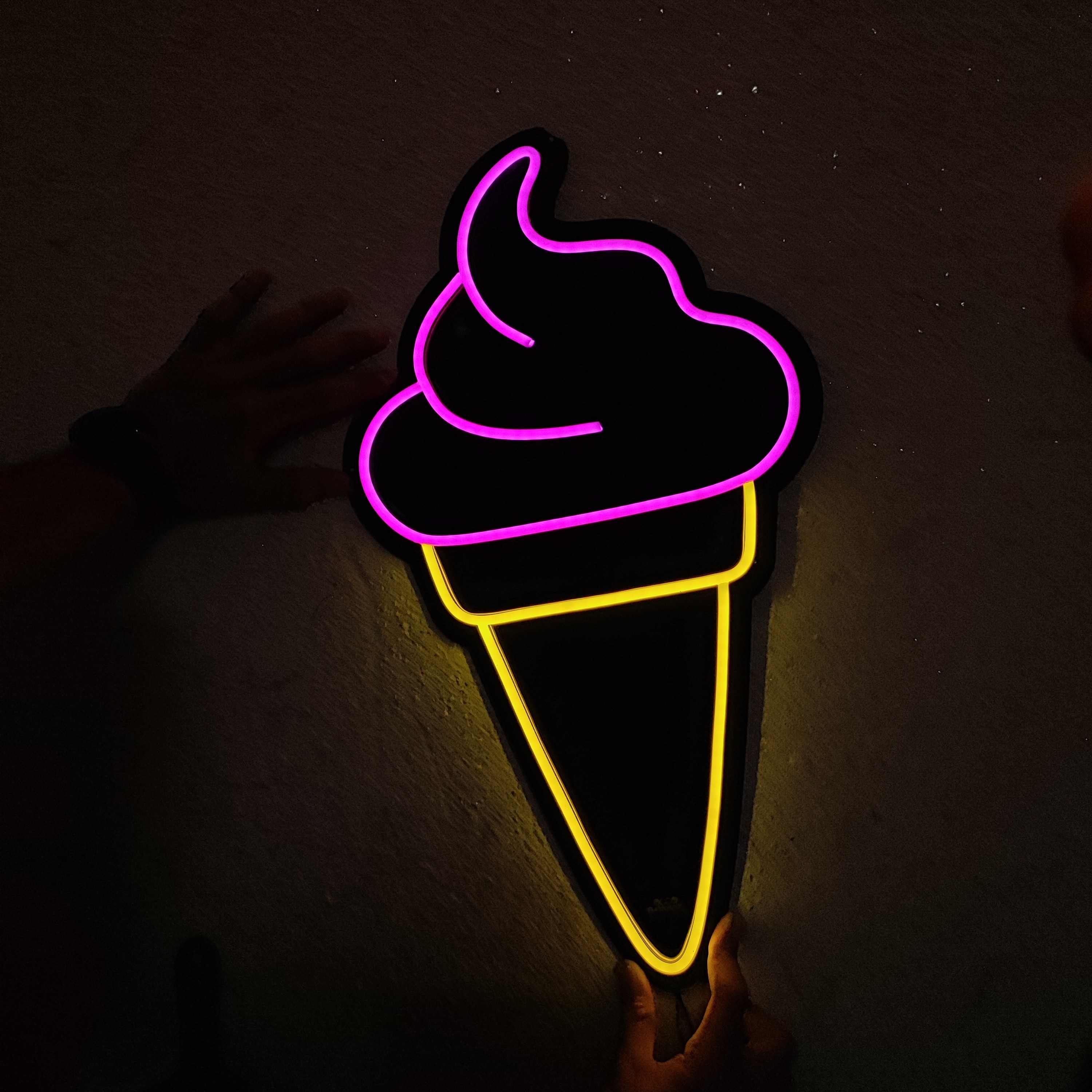 تابلو نئون طرح بستنی 3 سایز 54 در 30  با 36 ماه گارانتی 