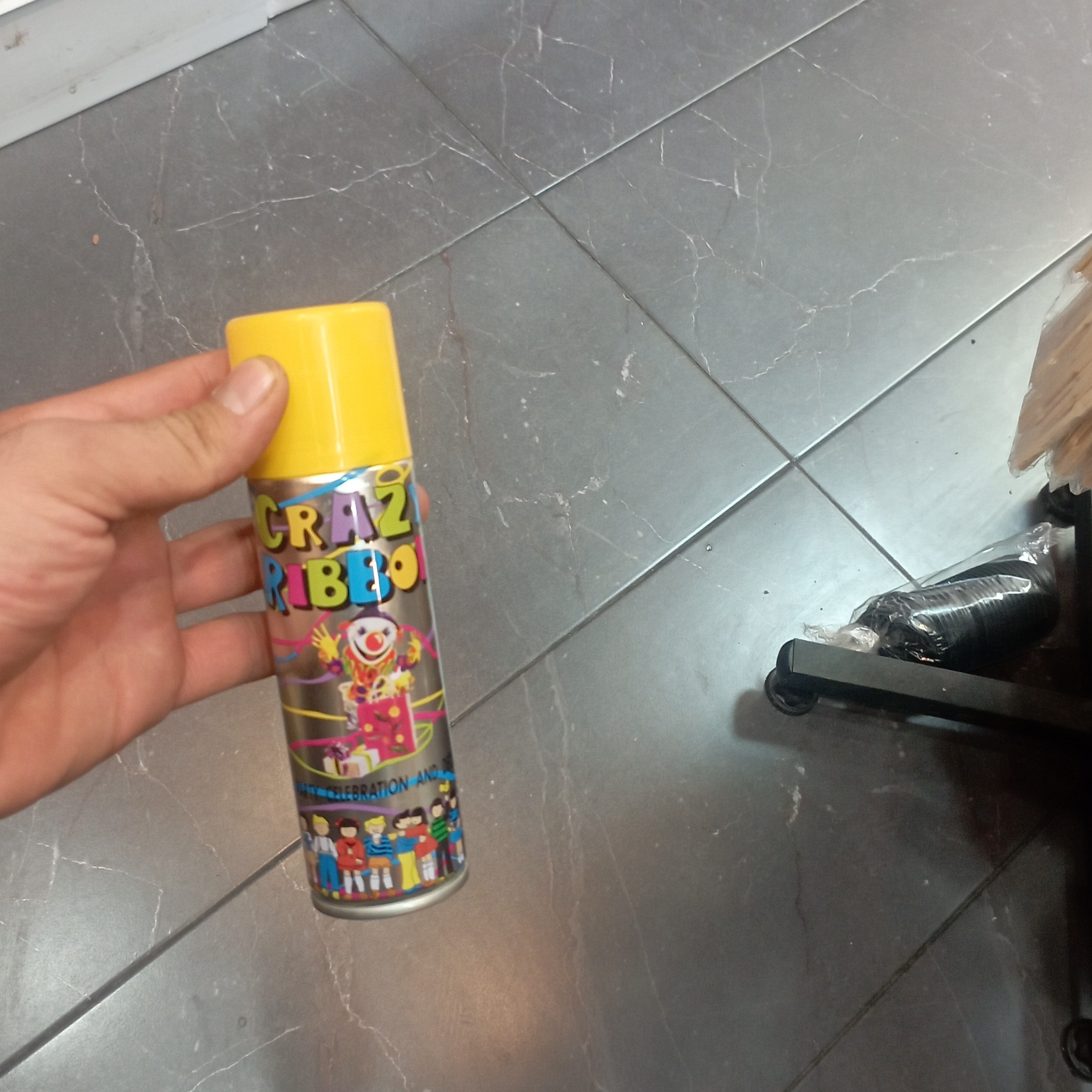 برف شادی نخی در رنگ های آبی زرد قرمز  سبز 