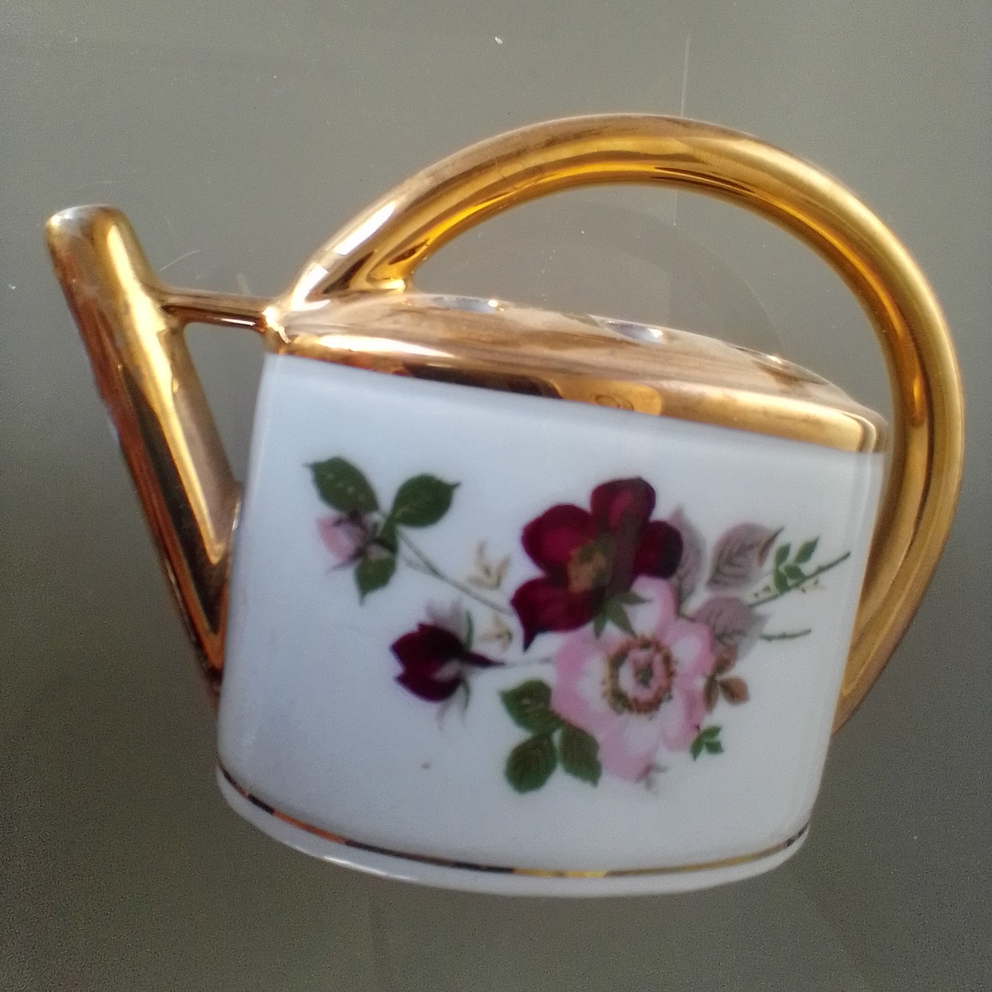 چینی قدیمی مناسب میز آرایش. دکور. رنگ ثابت. طرح خاص. اصل فرانسه