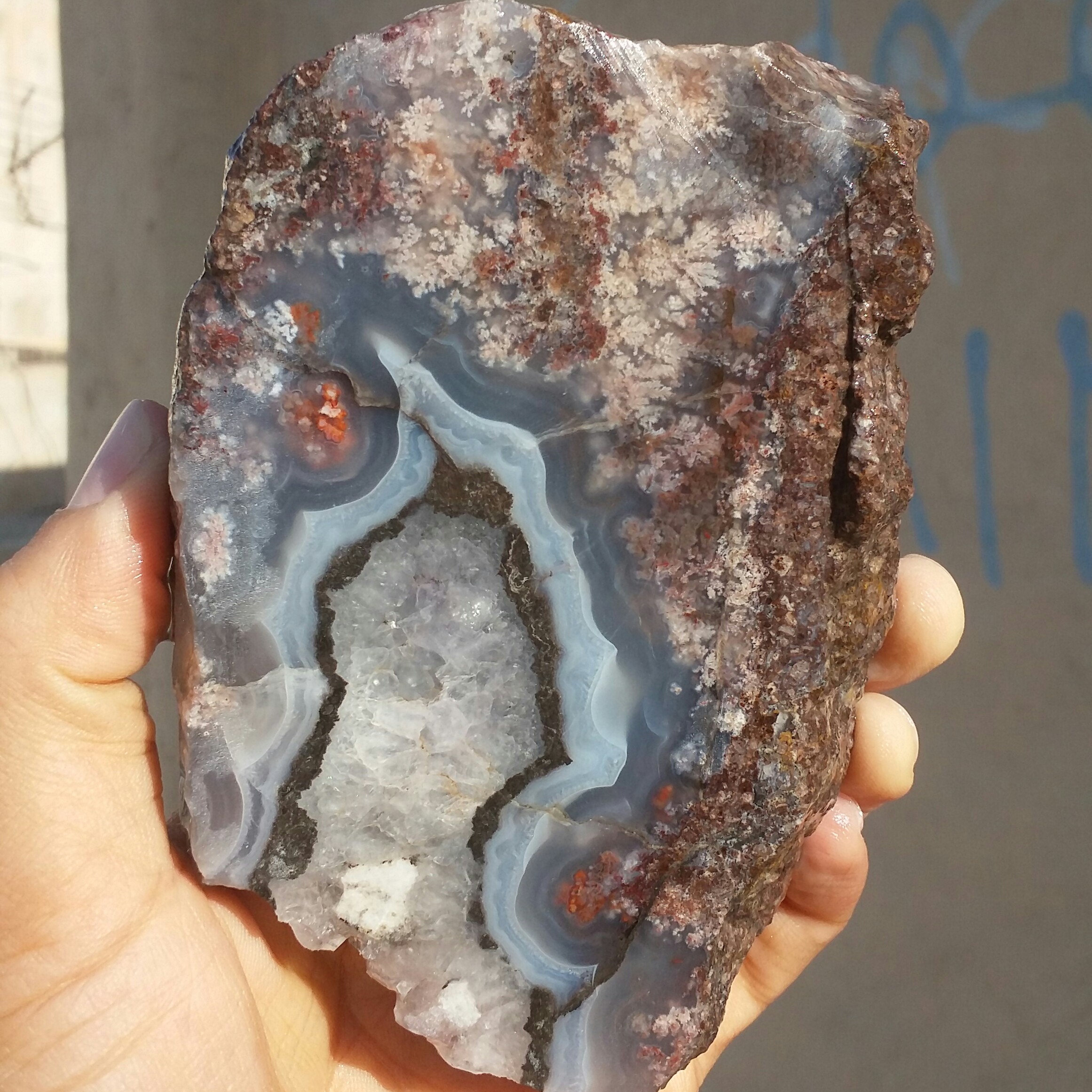 اسلایس سنگ راف عقیق شجر  شکوفه 7رنگ بهمراه سلیمانی 3بعدی غولپیکر
 صددر صد طبیعی 
با قابلیت ساخت چندین نگین قیمتی
کد10846