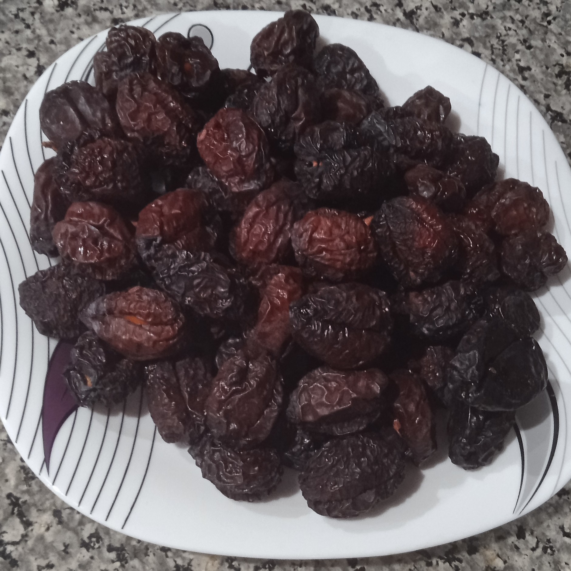 آلوی هسته دار خشک شده مخصوص تازه خوری و انواع خورشت  یه کیلویی