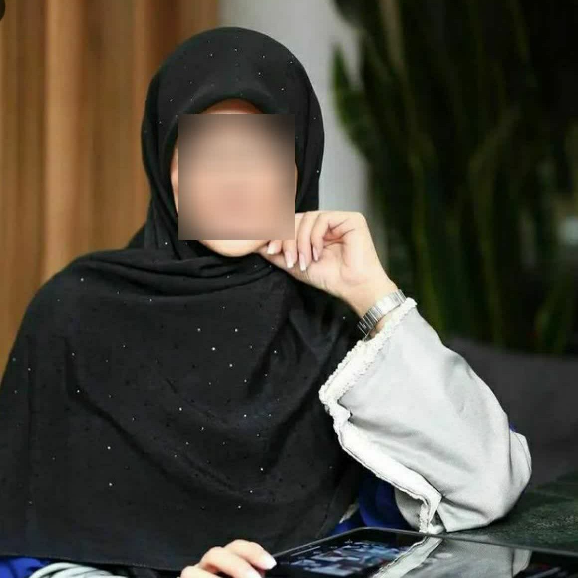 روسری مشکی روسری وال اسلپ مشکی با نگین های مشکی قواره 135 روسری کولردار