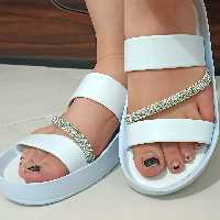 دمپایی زنانه و دخترانه با زیره طبی پیو بسیار سبک و راحت و نگین های ضد ریزش 