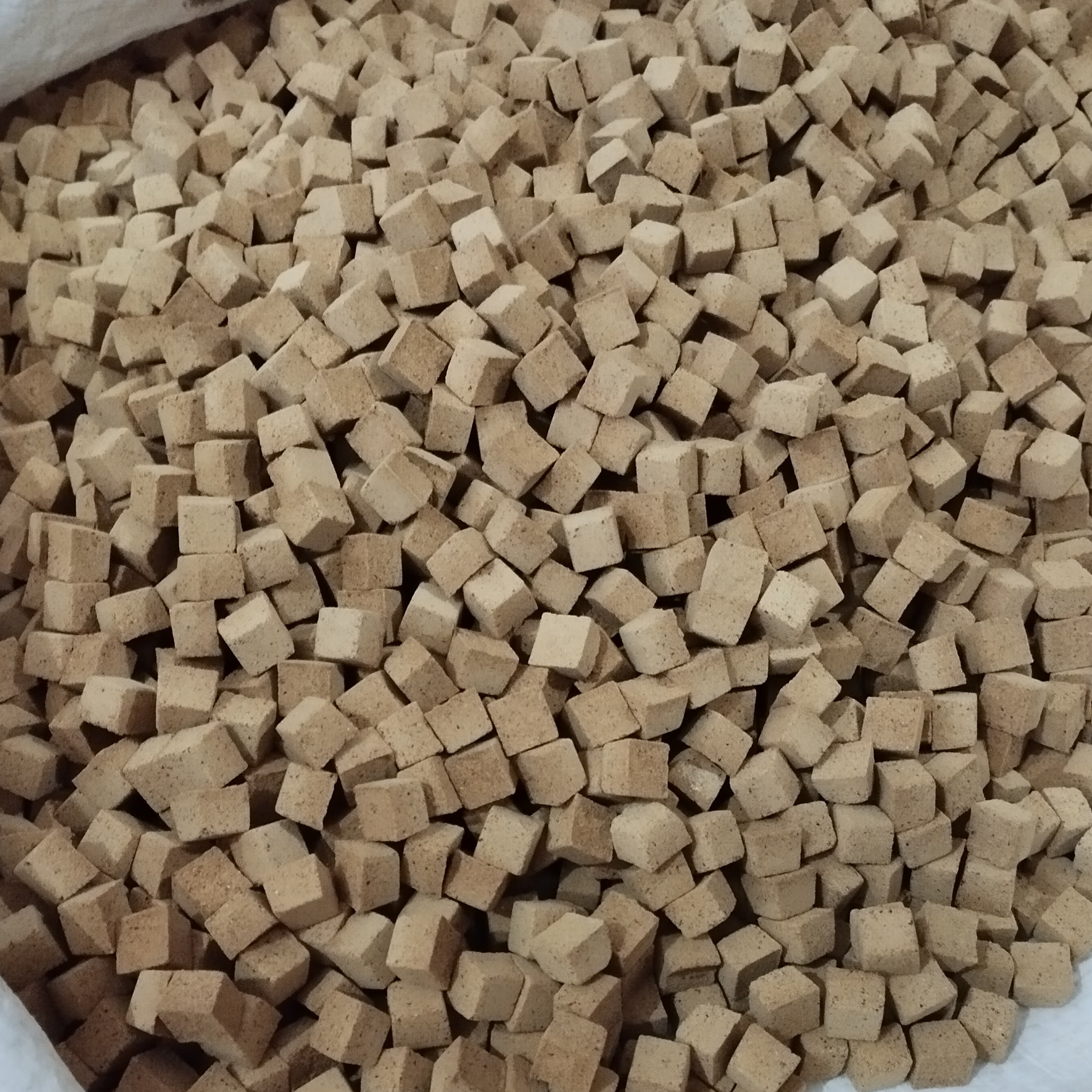  حبه عناب و توت تازه در بسته بندی درجه 1