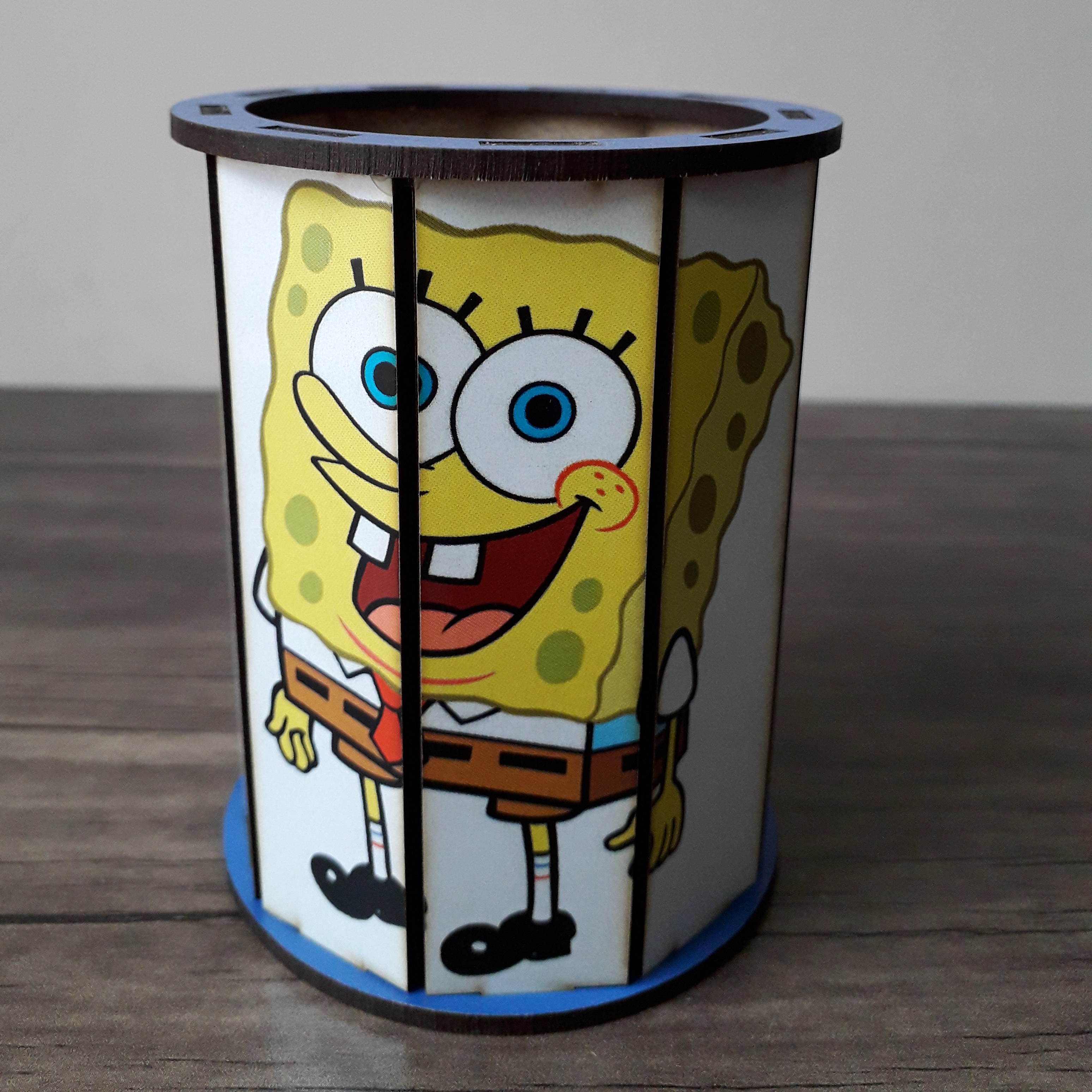 جامدادی رو میزی استوانه ای طرح باب اسفنجی