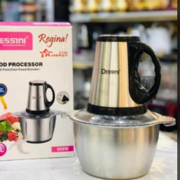 خرد کن سه لیتری مارک  دسینی جنس فلزی دارای چهار تیغه و دکمه ی سرعت  کیفیت عالی