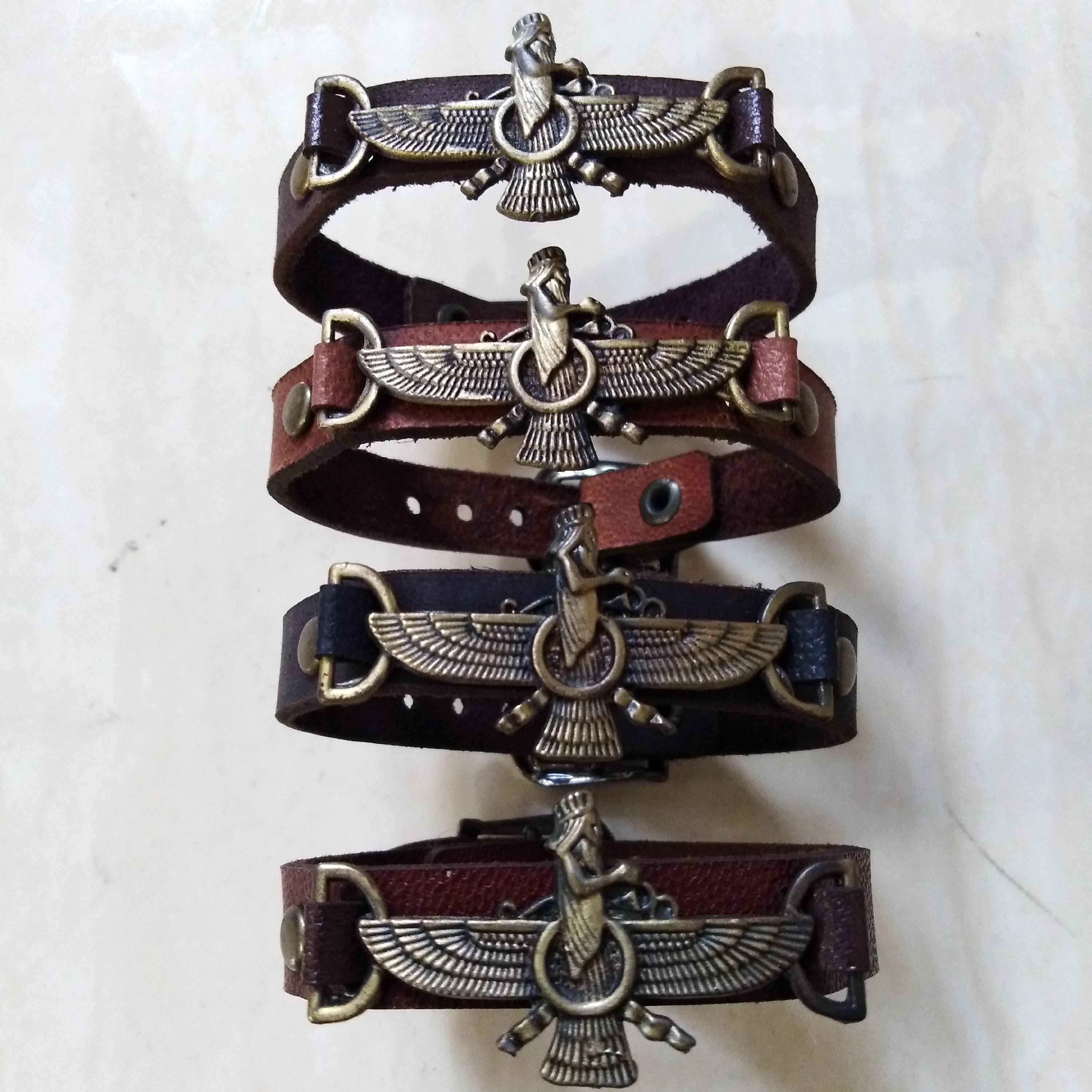 دستبند چرم طبیعی فروهر