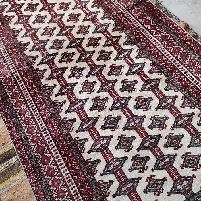 فرش قدیمی دستبافت کناره طول دو و نیم متری مدل MG25