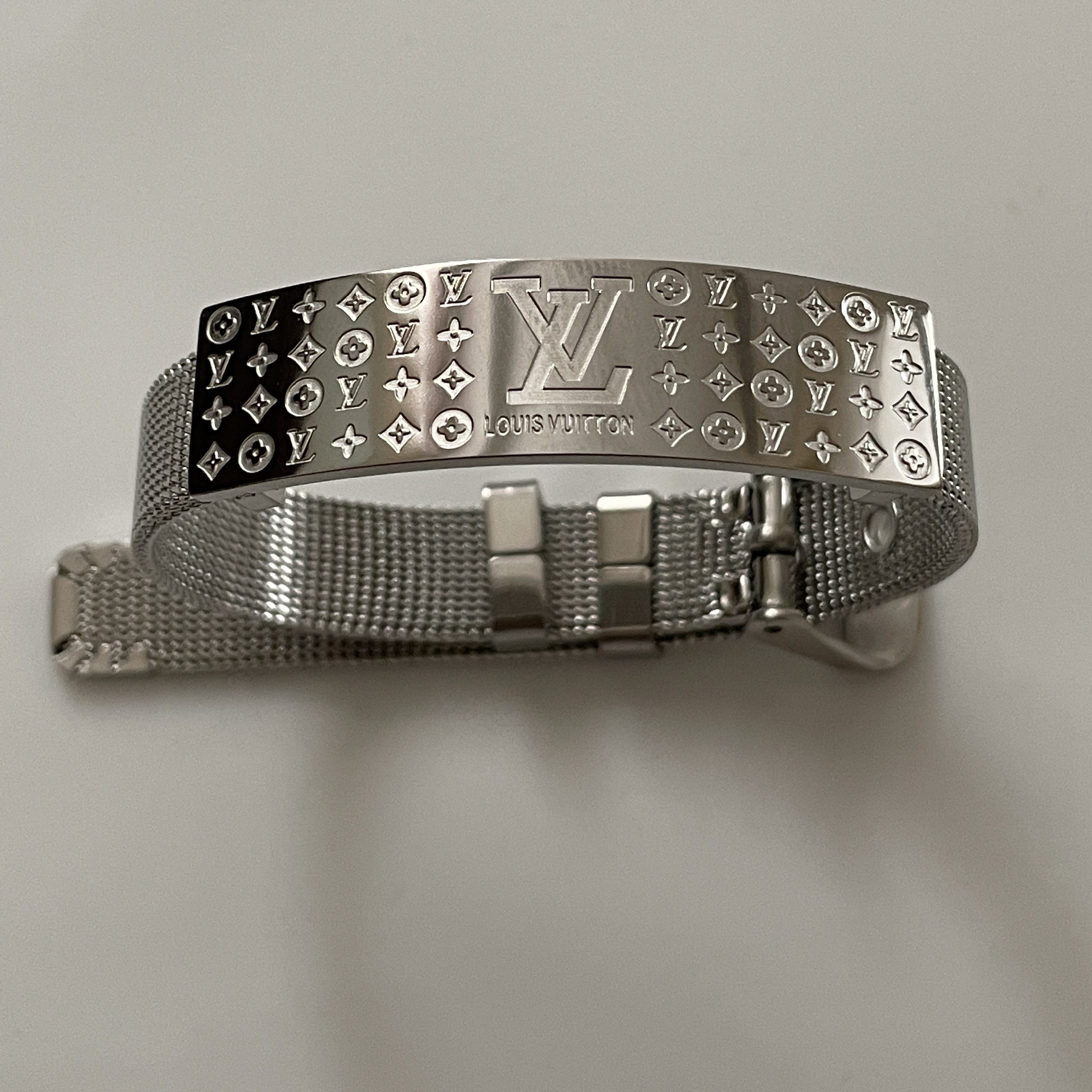 دستبند طرح لویی ویتون