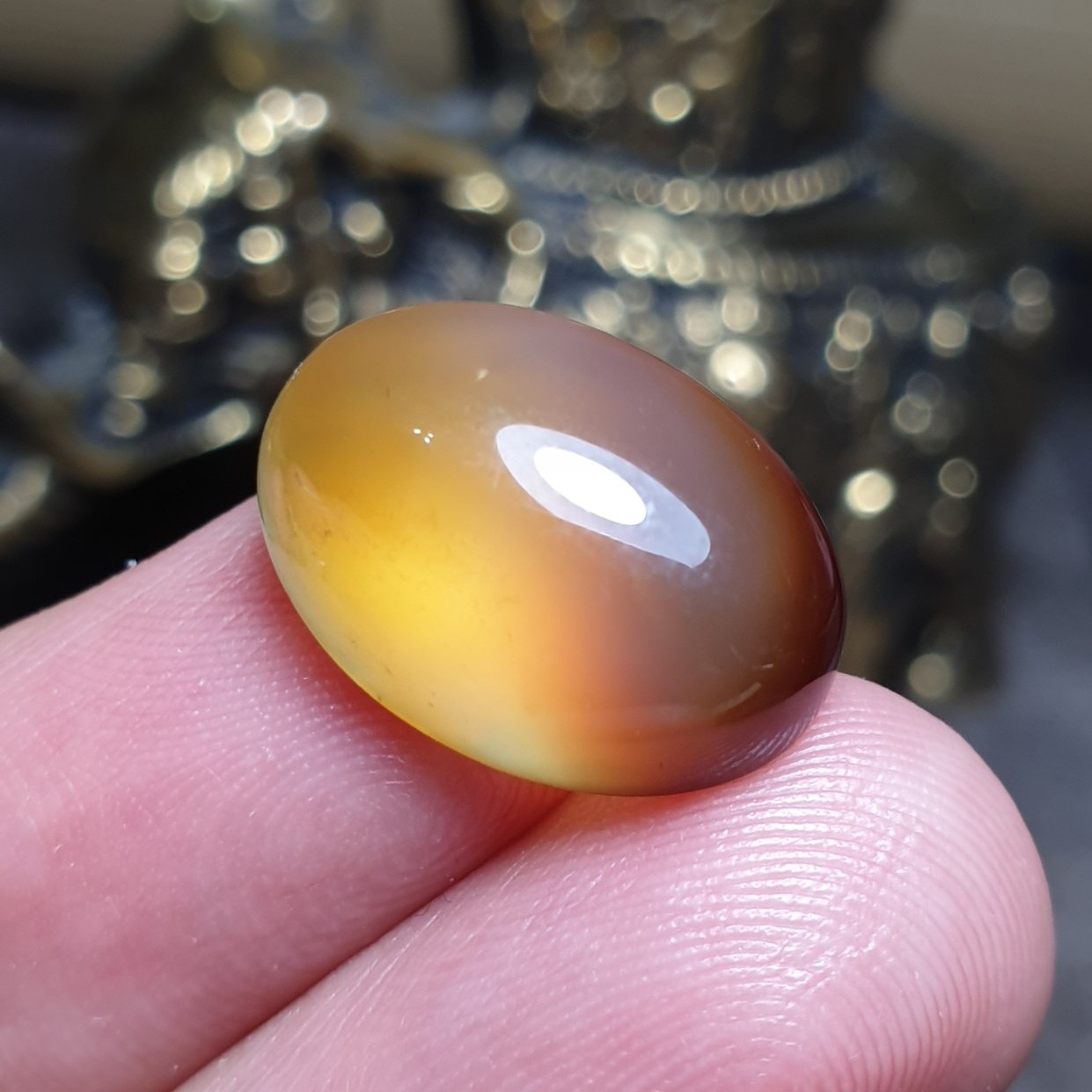  نگین فوق العاده زیبای سنگ عقیق عسلی خوش رنگ اصل معدنی
کد 24534
