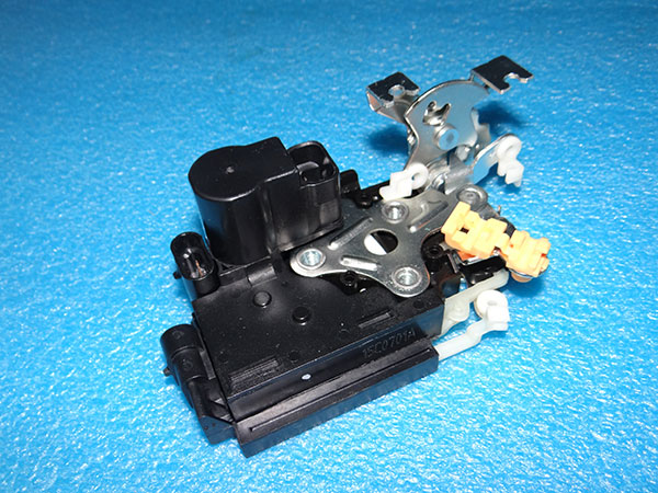 قفل درب جلو راست ام وی ام X33 جدید چین یدک مرکزی - خرید لوازم یدکی خودروهای چینی - لوازم یدکی خودروهای کره ای - لوازم یدکی خودروهای ژاپنی - کف قیمت بازار - ارسال سریع به سراسر ایران