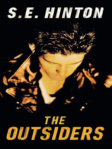 کتاب The Outsiders بیگانگان (زبان اصلی)