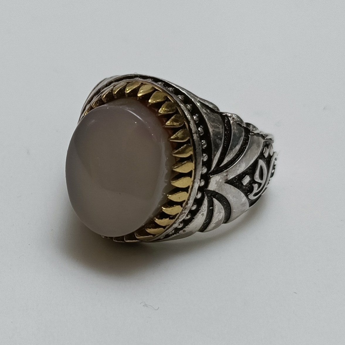 انگشتر نقره مردانه تاج برنجی عقیق یمنی سوسنی کد 198