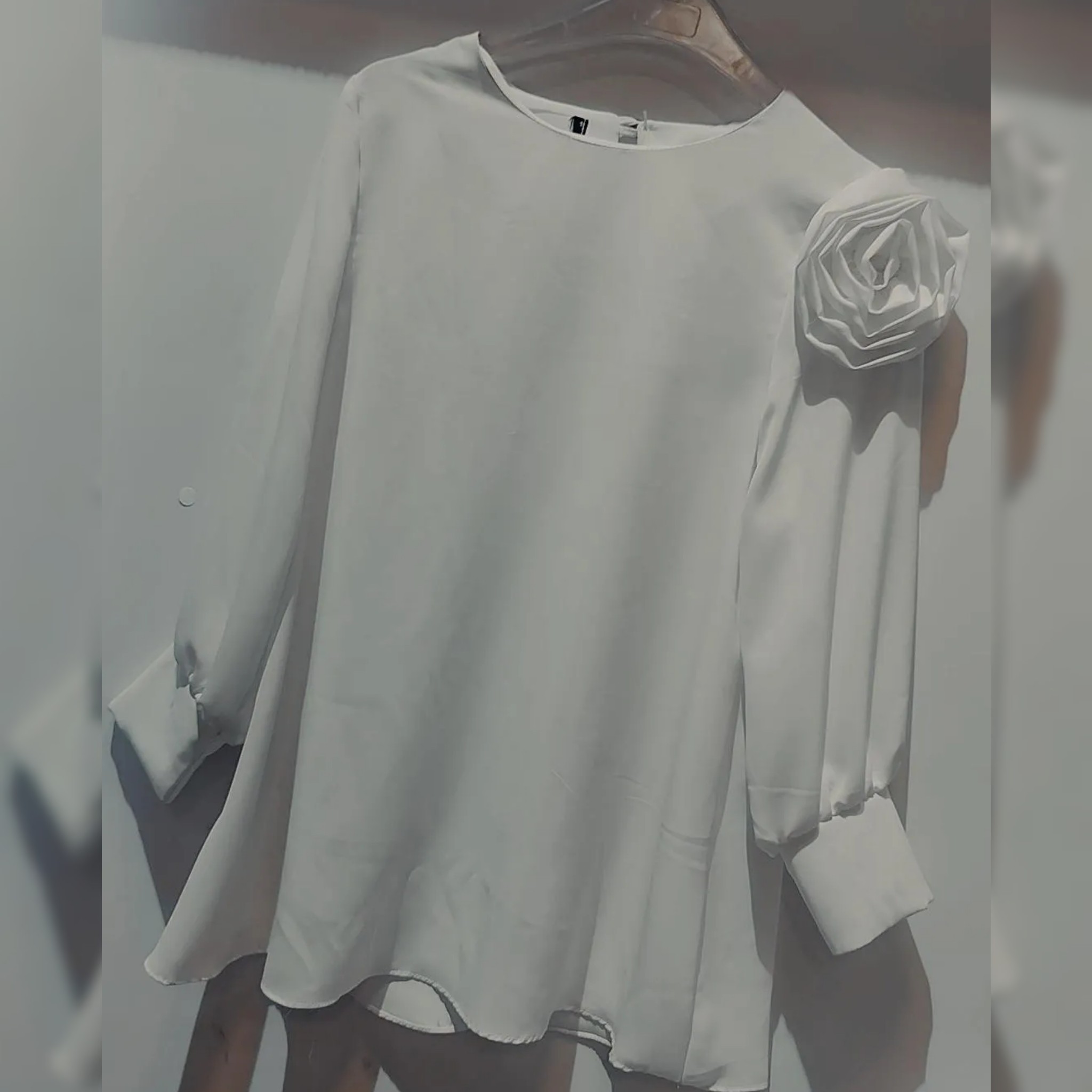 شومیز مجلسی زنانه شیک گل برجسته  مشکی و سفید