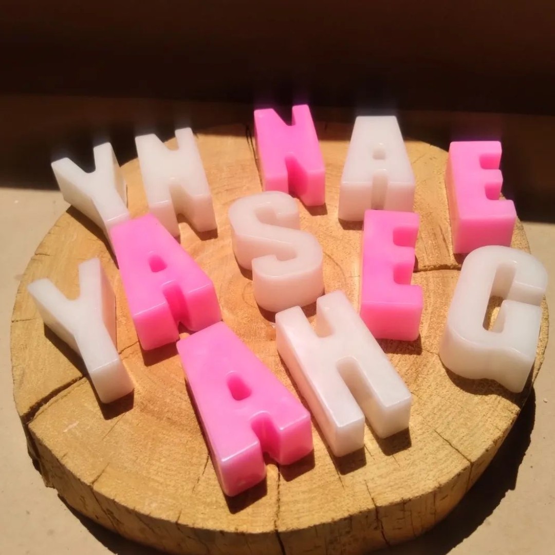 شمع حروف اسم لاتین