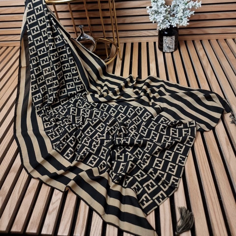 شال کرمی و مشکی
