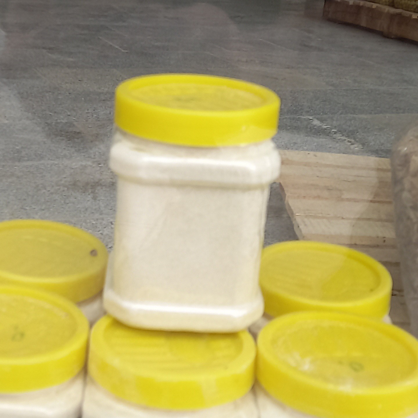 پودر سیر همدان   با عطر بو رنگ و کیفیت بالا  فروش بصورت کلی و جزیی  اماده ارسال به سراسر کشور  و عطاری ها